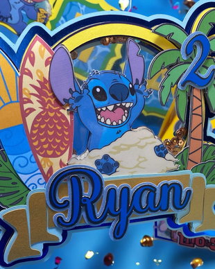 Topper de tort personalizat cu personajul Stitch. Decor tematic pentru aniversare