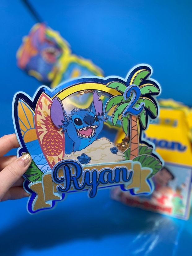 Topper de tort personalizat cu personajul Stitch. Decor tematic pentru aniversare