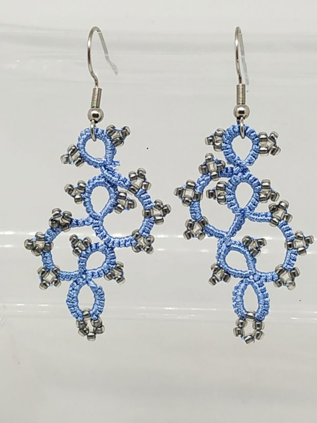 Cercei bleu cu gri din dantela frivolite, cercei dantela bleu, cercei filigran, bijuterii dantela suveicuta