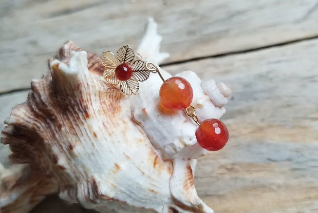 Cercei floricele alama aurie, carneol si agate