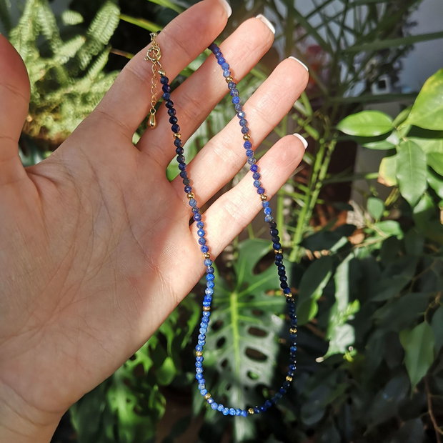 Colier din lapis lazuli natural, sfere fațetate 3.5 mm, cu bile, încuietoare și lanț de prelungire din argint