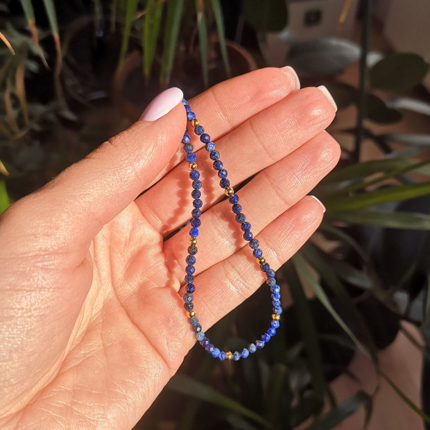 Colier din lapis lazuli natural, sfere fațetate 3.5 mm, cu bile, încuietoare și lanț de prelungire din argint