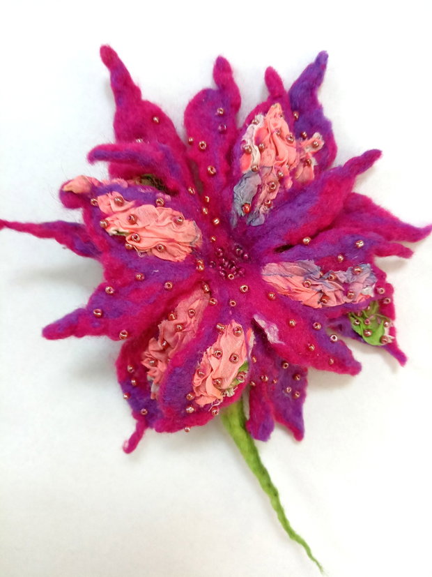 Broșă floare