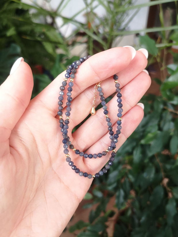 Colier din safir albastru natural, sfere fațetate 3.5 mm, cu bile, încuietoare și lanț de prelungire din argint