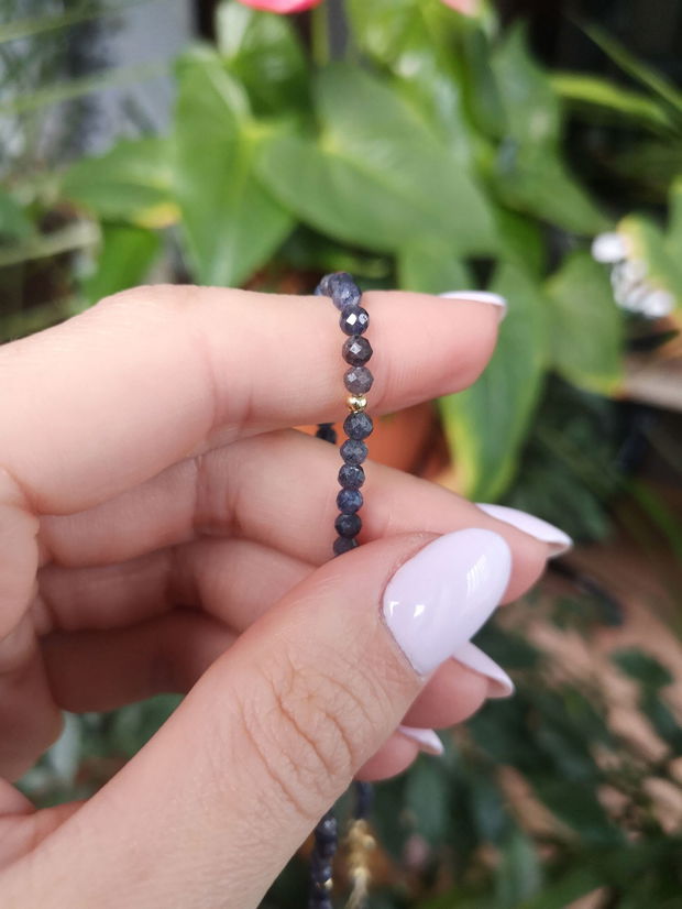 Colier din safir albastru natural, sfere fațetate 3.5 mm, cu bile, încuietoare și lanț de prelungire din argint