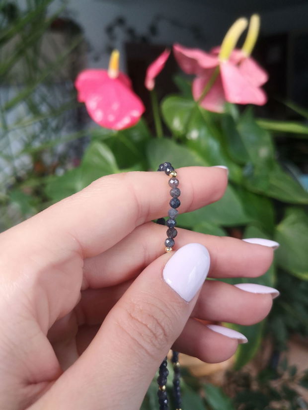 Colier din safir albastru natural, sfere fațetate 3.5 mm, cu bile, încuietoare și lanț de prelungire din argint