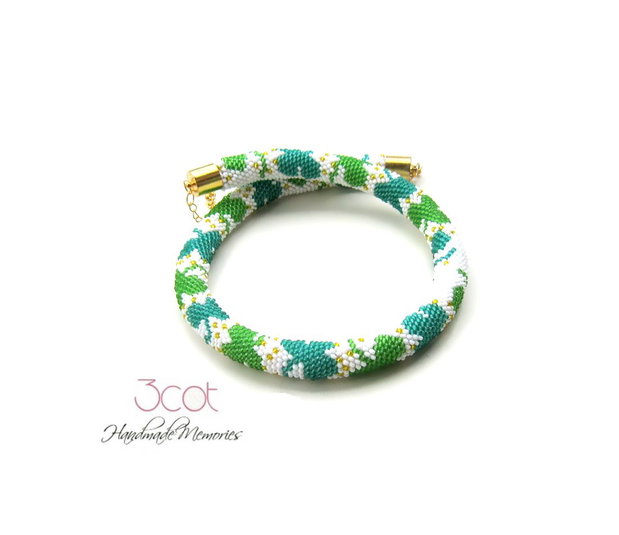 Colier handmade, crosetat cu margele de nisip - Green Clover