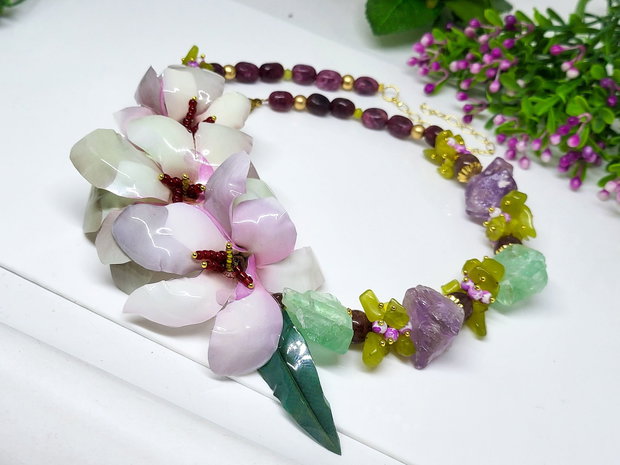 Coler magnolii cu fluorit si ametist brut