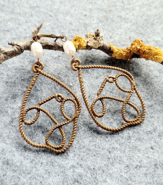 Cercei lungi cu perle de cultură și accesorii cu patină