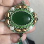 brosa pe jad verde