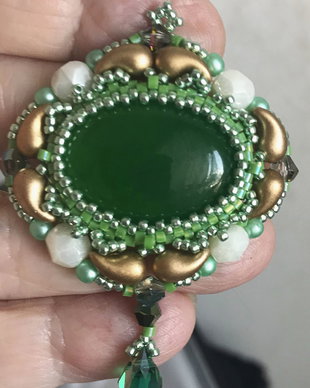 brosa pe jad verde