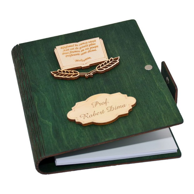Agenda A5 din lemn personalizata, Verde, Piksel, Absolvire, Profesori, Invatatori, 100 pagini si pix din lemn inclus