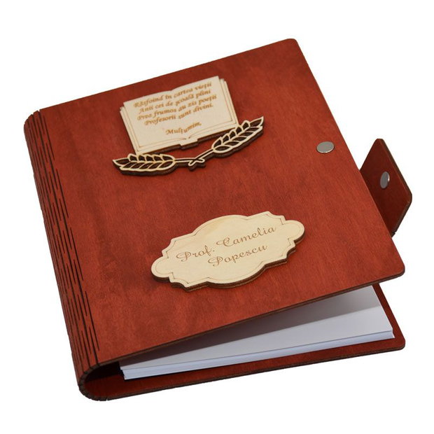 Agenda A5 din lemn personalizata, rosie, Piksel, Absolvire, Profesori, Invatatori, 100 pagini si pix din lemn inclus