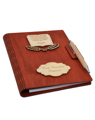 Agenda A5 din lemn personalizata, rosie, Piksel, Absolvire, Profesori, Invatatori, 100 pagini si pix din lemn inclus