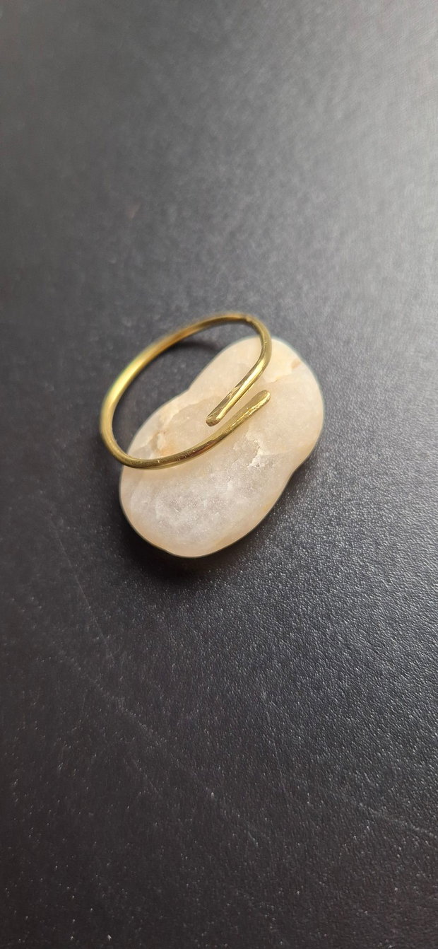 Inel simplu, minimalist, modern din alama