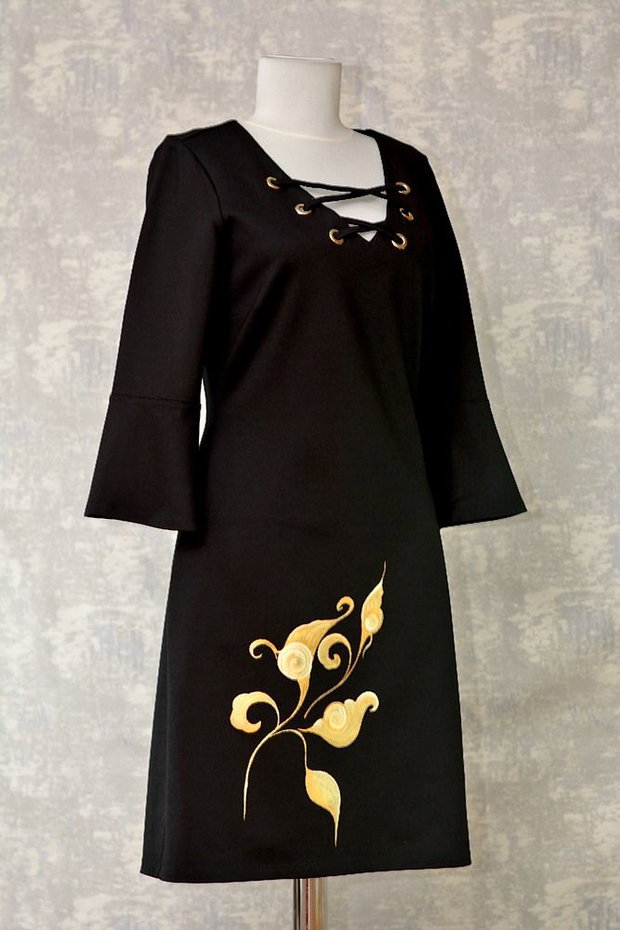 Rochie neagra, pictata manual