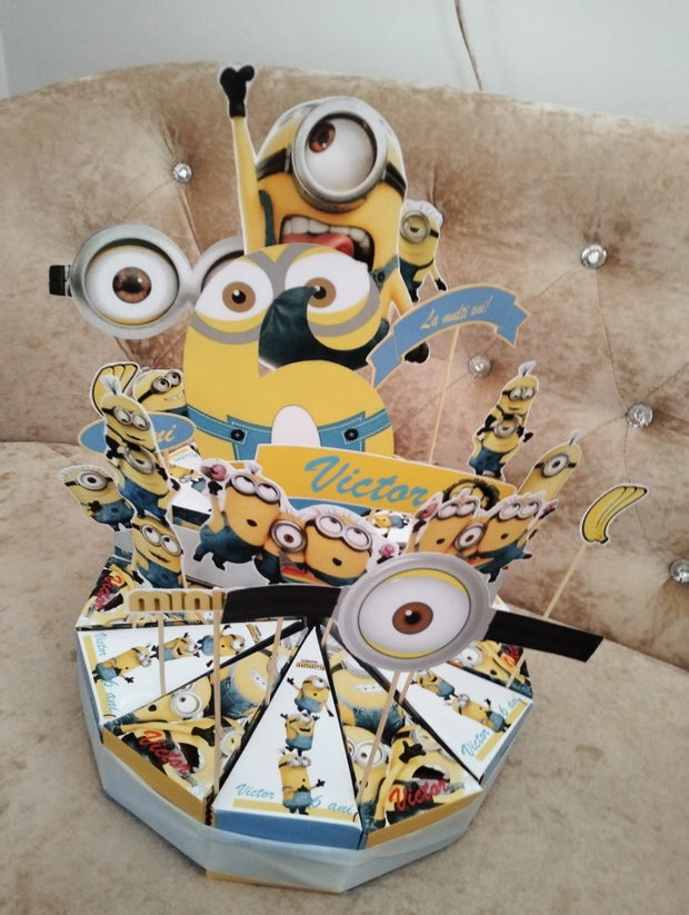 Cutie felie de tort Minioni