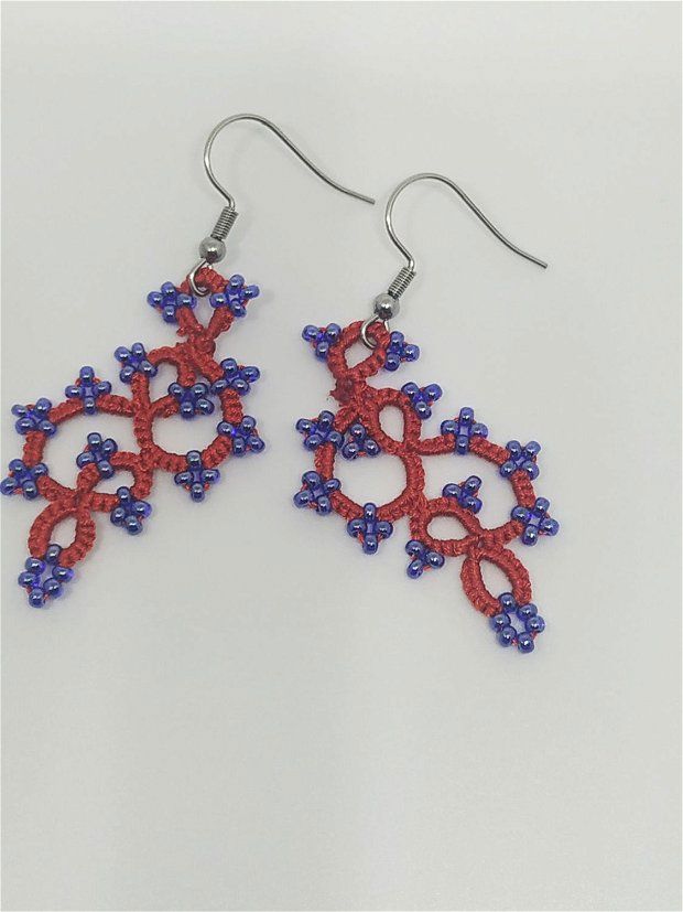 Cercei rosu cu albastru din dantela frivolite, cercei lucrati cu suveicuta, bijuterii dantela tatting