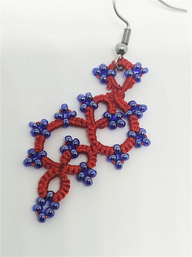 Cercei rosu cu albastru din dantela frivolite, cercei lucrati cu suveicuta, bijuterii dantela tatting