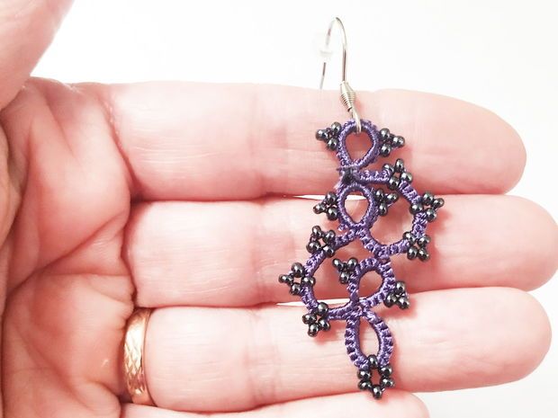 Cercei dantela mov inchis, bijuterii handmade unicat din dantela frivolite