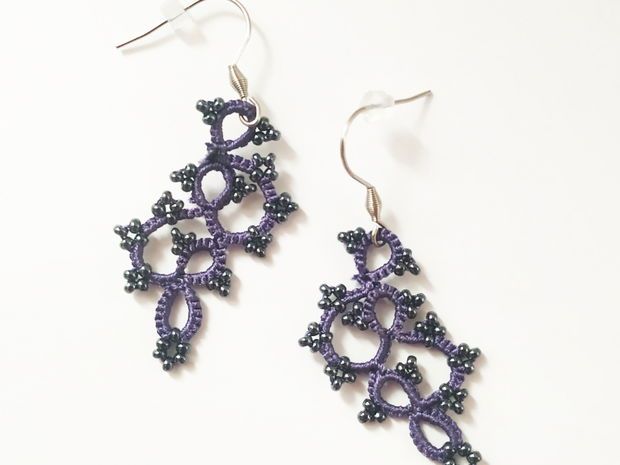Cercei dantela mov inchis, bijuterii handmade unicat din dantela frivolite