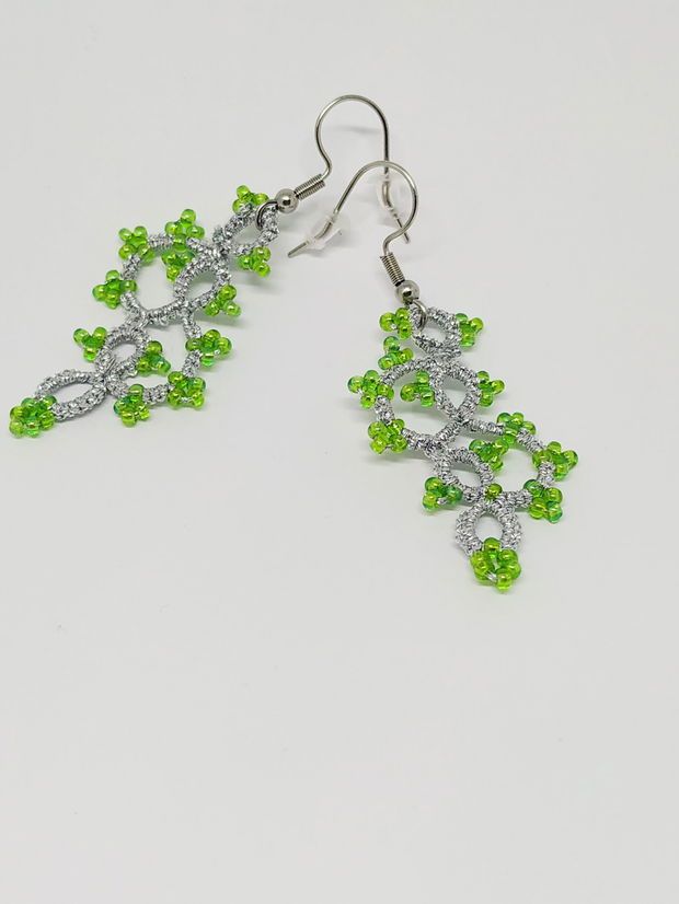 Cercei argintiu cu verde din dantela frivolite, cercei lucrati cu suveicuta, bijuterii dantela tatting