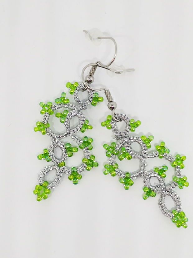 Cercei argintiu cu verde din dantela frivolite, cercei lucrati cu suveicuta, bijuterii dantela tatting