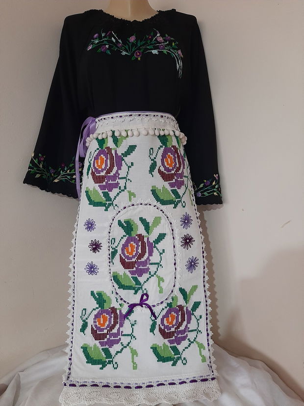Fotă din ștergar cu aplicații. Folclor