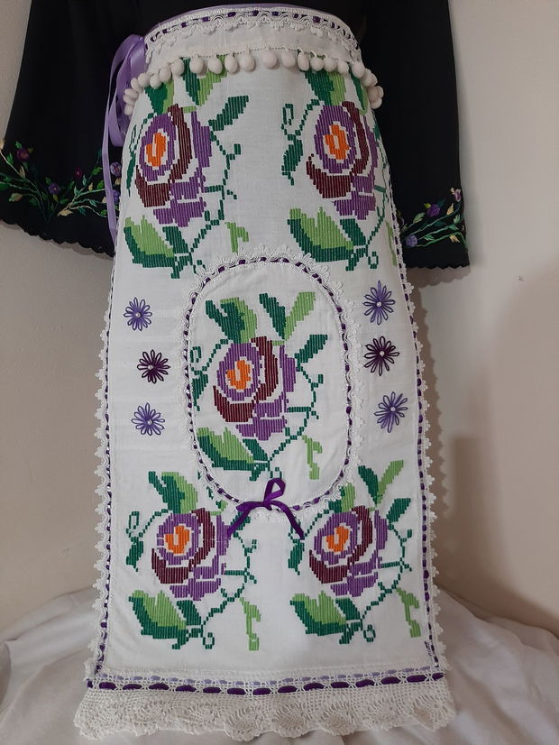Fotă din ștergar cu aplicații. Folclor