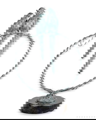 Doi papagali pe o ramura-statueta din bronz pe un soclu din marmura