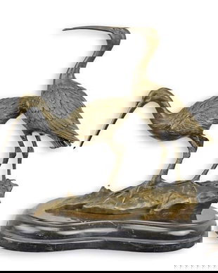 Ibisi-statueta din bronz pe un soclu din marmura