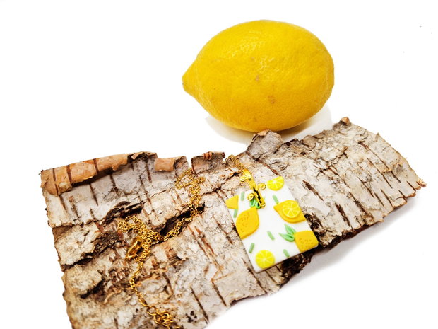 Colier cu pandantiv "Fresh Lemons" din lut polimeric si inox auriu