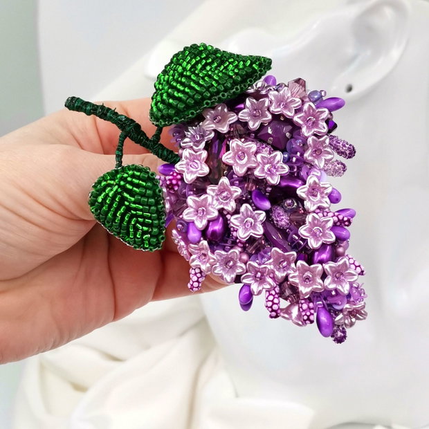 Rezervat Broșă Liliac - Povestea Violetă