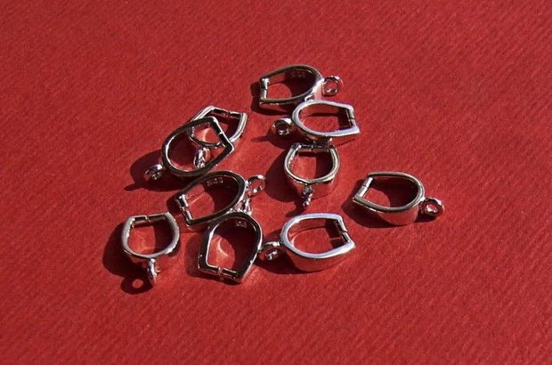 Agatatoare brioleta / pandant din argint .925 rodiat aprox 2.5x7x11 mm (cu anoul)