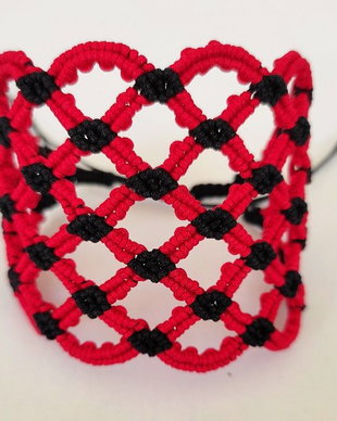 Brățară micromacrame roșu și negru