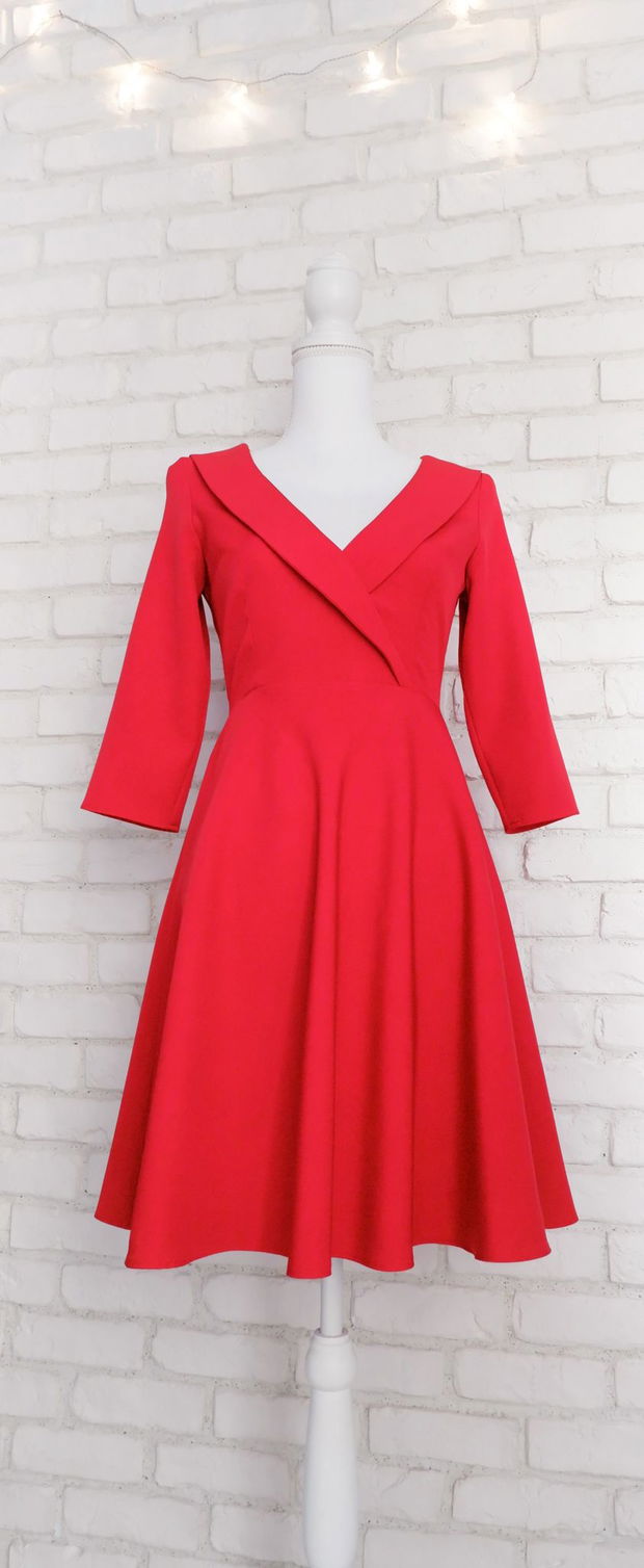 Rochie Clos Rosie cu Guler Intors