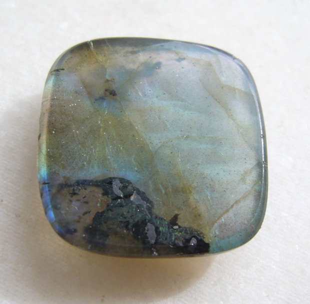 Labradorit cabochon aprox 25.5x24.5x6.5 mm