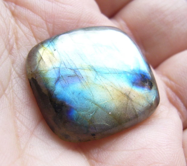 Labradorit cabochon aprox 25.5x24.5x6.5 mm