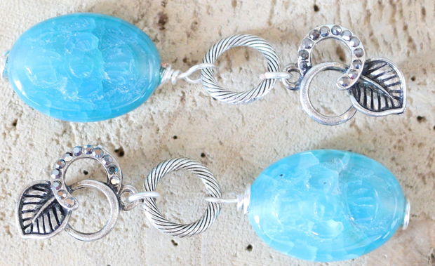 Cercei handmade cu agate albastre sculptate