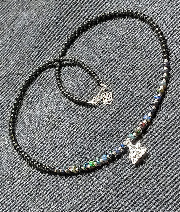 Colier argint opal de foc etiopian negru spinel negrucharm flaorae orhidee minimalist boho chic trendy - Transport gratuit
