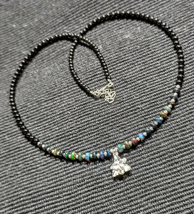 Colier argint opal de foc etiopian negru spinel negrucharm flaorae orhidee minimalist boho chic trendy - Transport gratuit