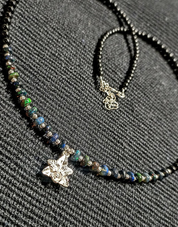 Colier argint opal de foc etiopian negru spinel negrucharm flaorae orhidee minimalist boho chic trendy - Transport gratuit