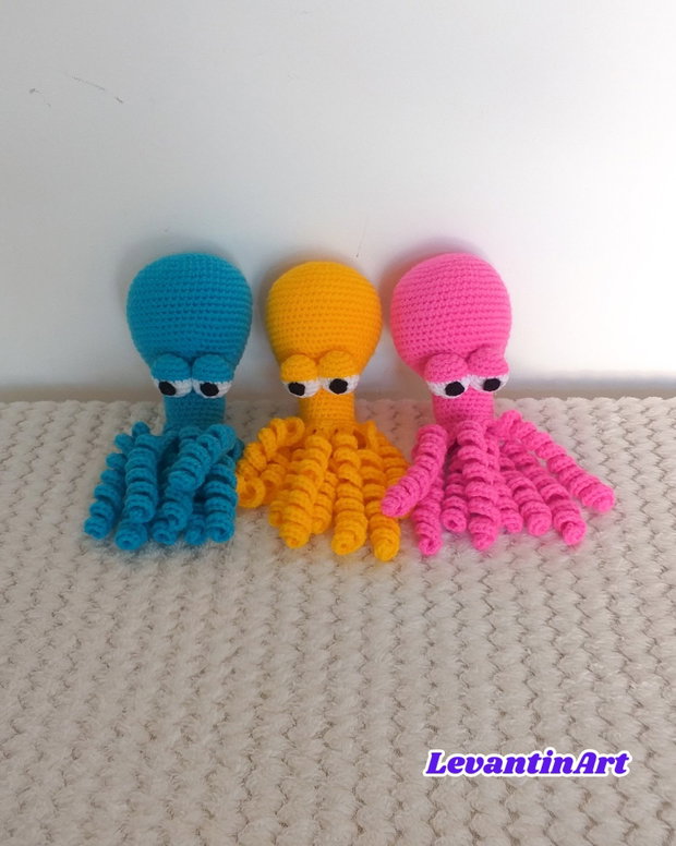 Caracatita crosetata, jucarie. Figurina handmade. LA COMANDA