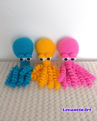 Caracatita crosetata, jucarie. Figurina handmade. LA COMANDA