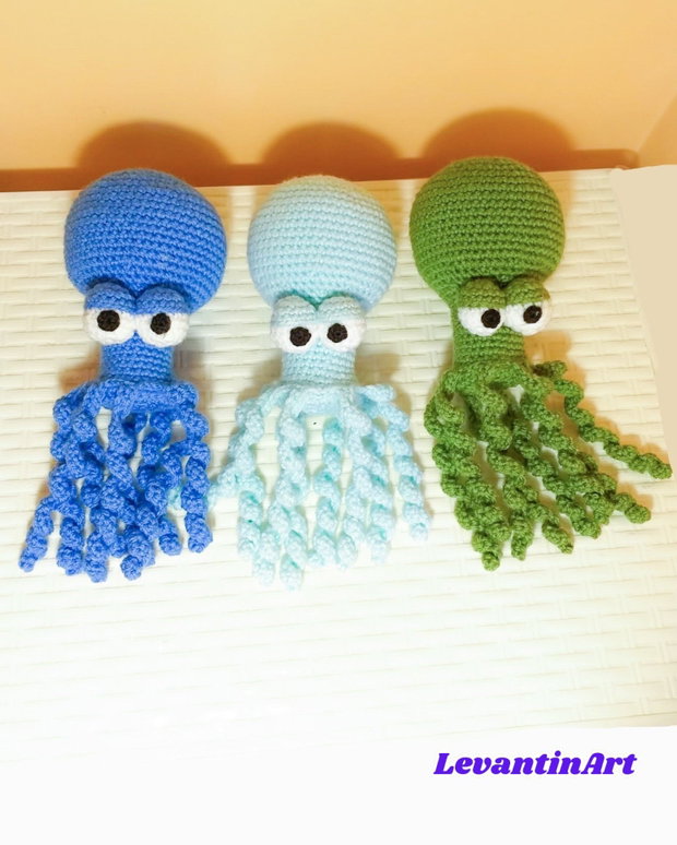 Caracatita crosetata, jucarie. Figurina handmade. LA COMANDA