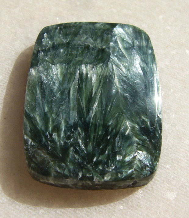 Serafinit cabochon aprox 28.4x21.4x5 mm