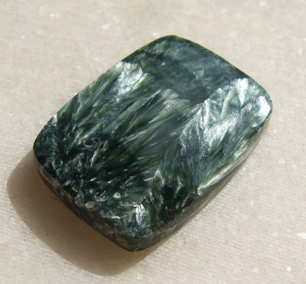 Serafinit cabochon aprox 28.4x21.4x5 mm