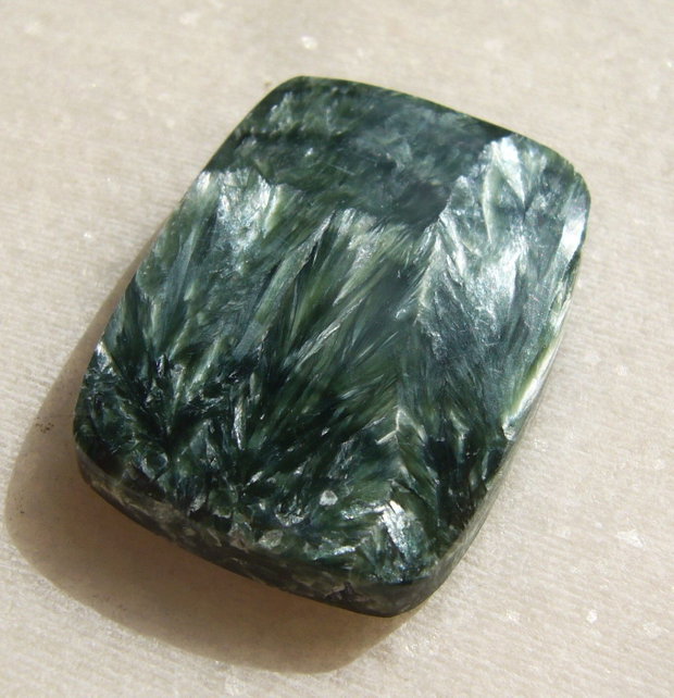 Serafinit cabochon aprox 28.4x21.4x5 mm