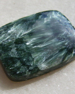 Serafinit cabochon aprox 28.4x21.4x5 mm