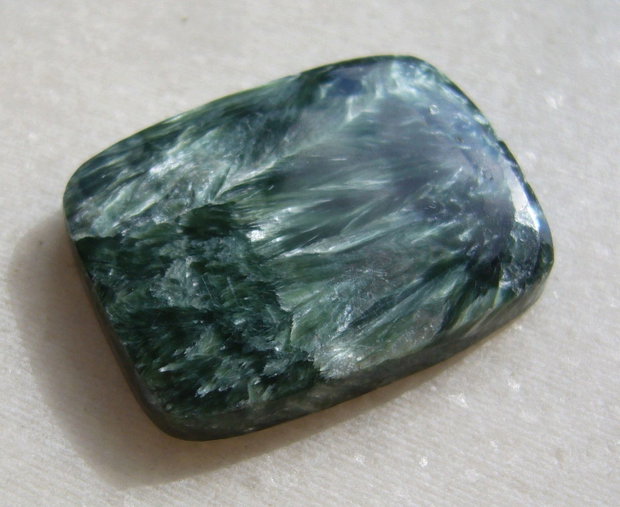 Serafinit cabochon aprox 28.4x21.4x5 mm